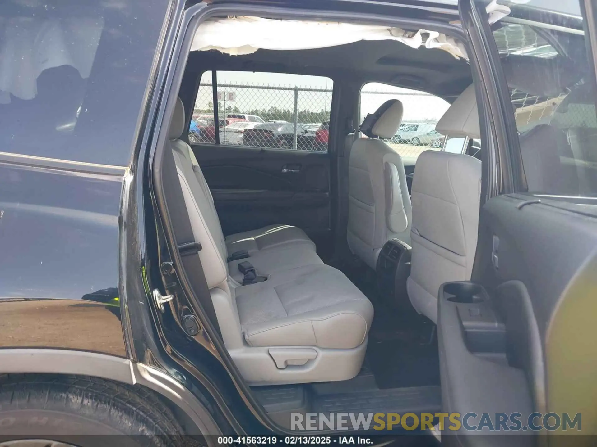 8 Photograph of a damaged car 5FNYF7H59KB003011 HONDA PASSPORT 2019