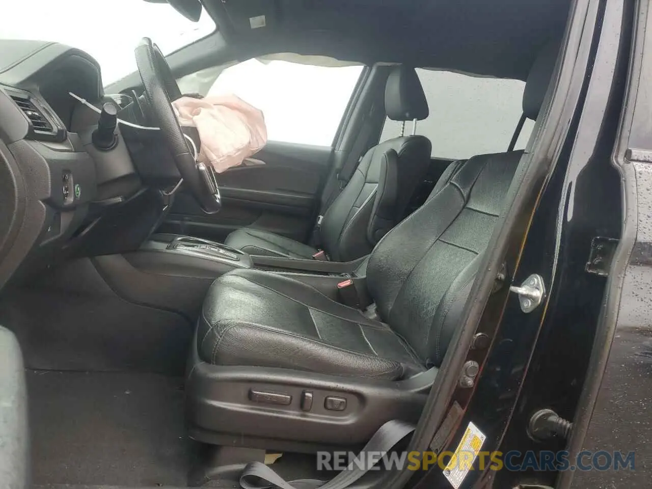 7 Photograph of a damaged car 5FNYF7H5XKB010436 HONDA PASSPORT 2019
