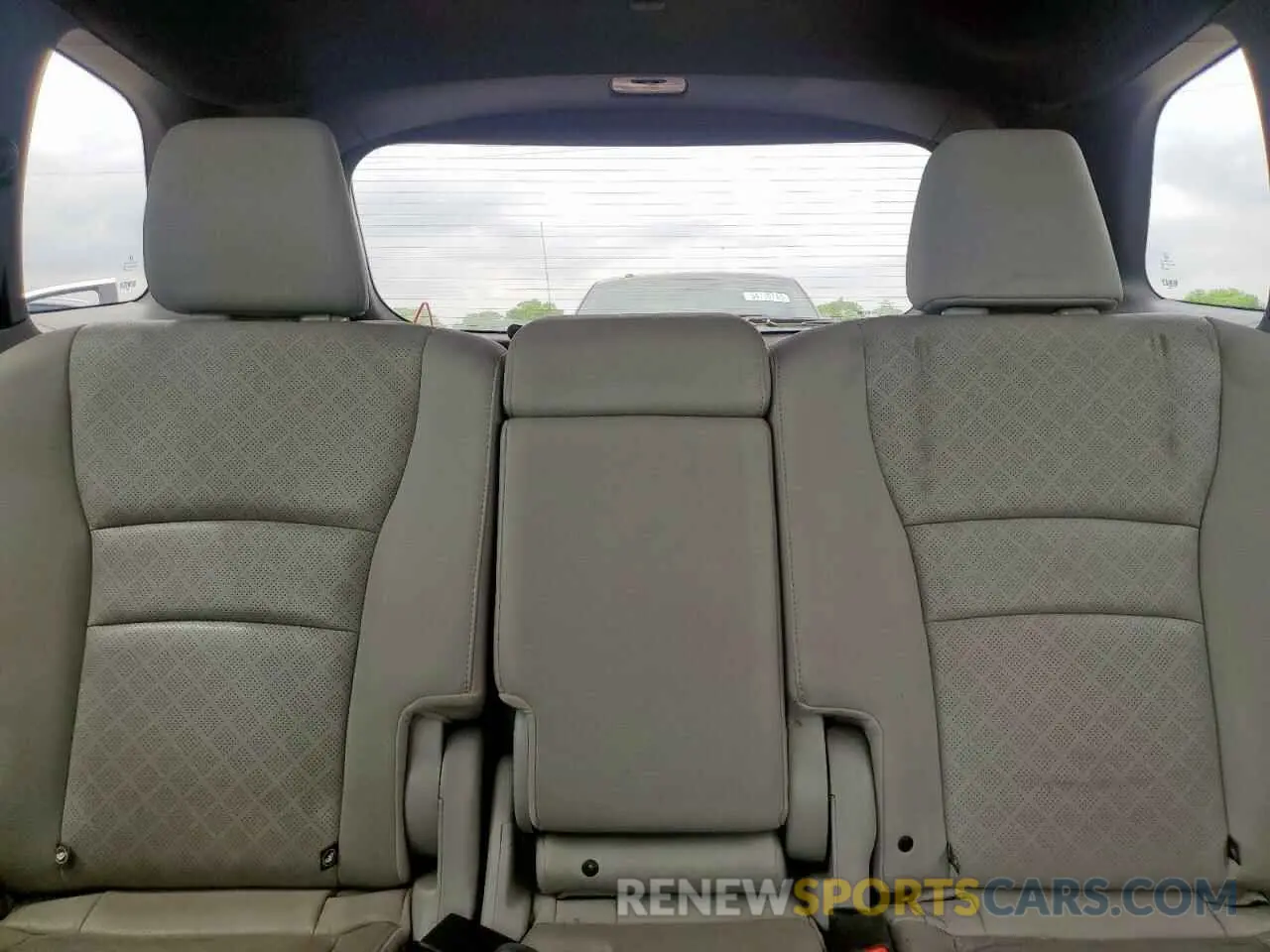 10 Photograph of a damaged car 5FNYF7H5XKB011151 HONDA PASSPORT 2019
