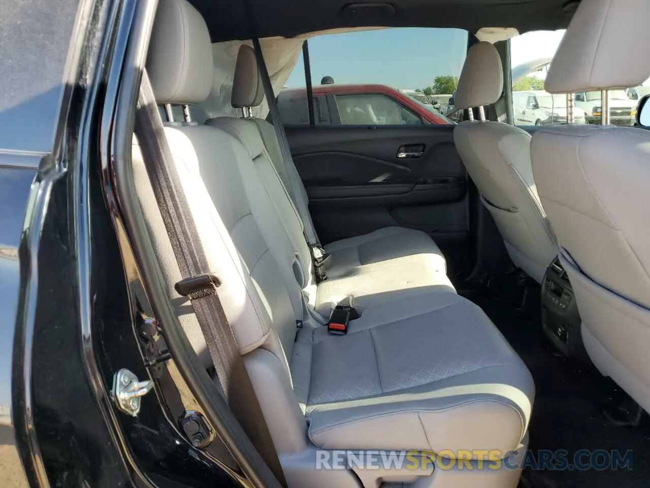 10 Photograph of a damaged car 5FNYF7H94KB002027 HONDA PASSPORT 2019
