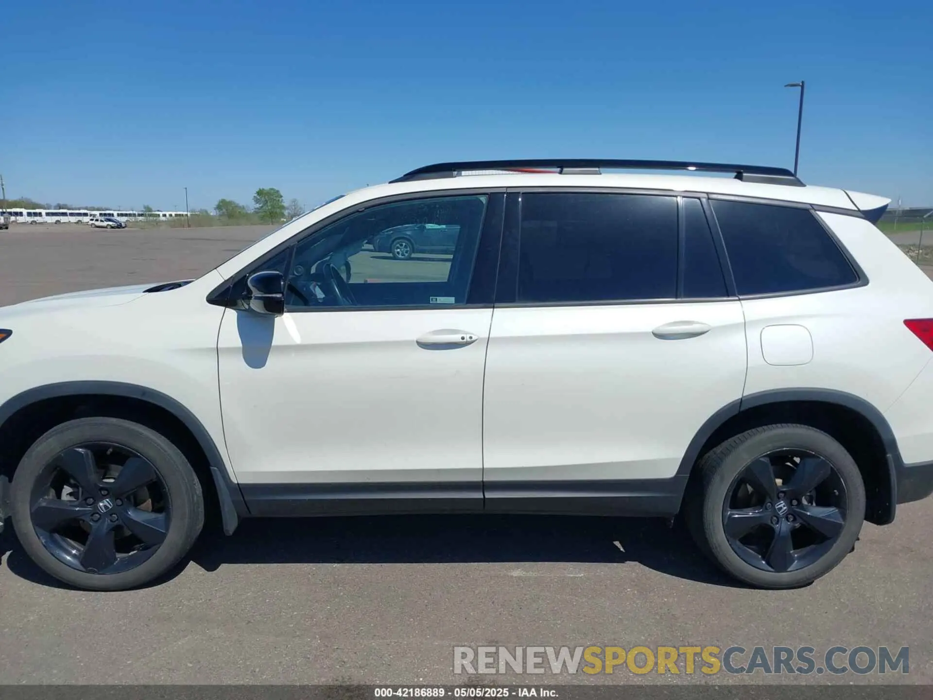 14 Photograph of a damaged car 5FNYF8H00KB006986 HONDA PASSPORT 2019