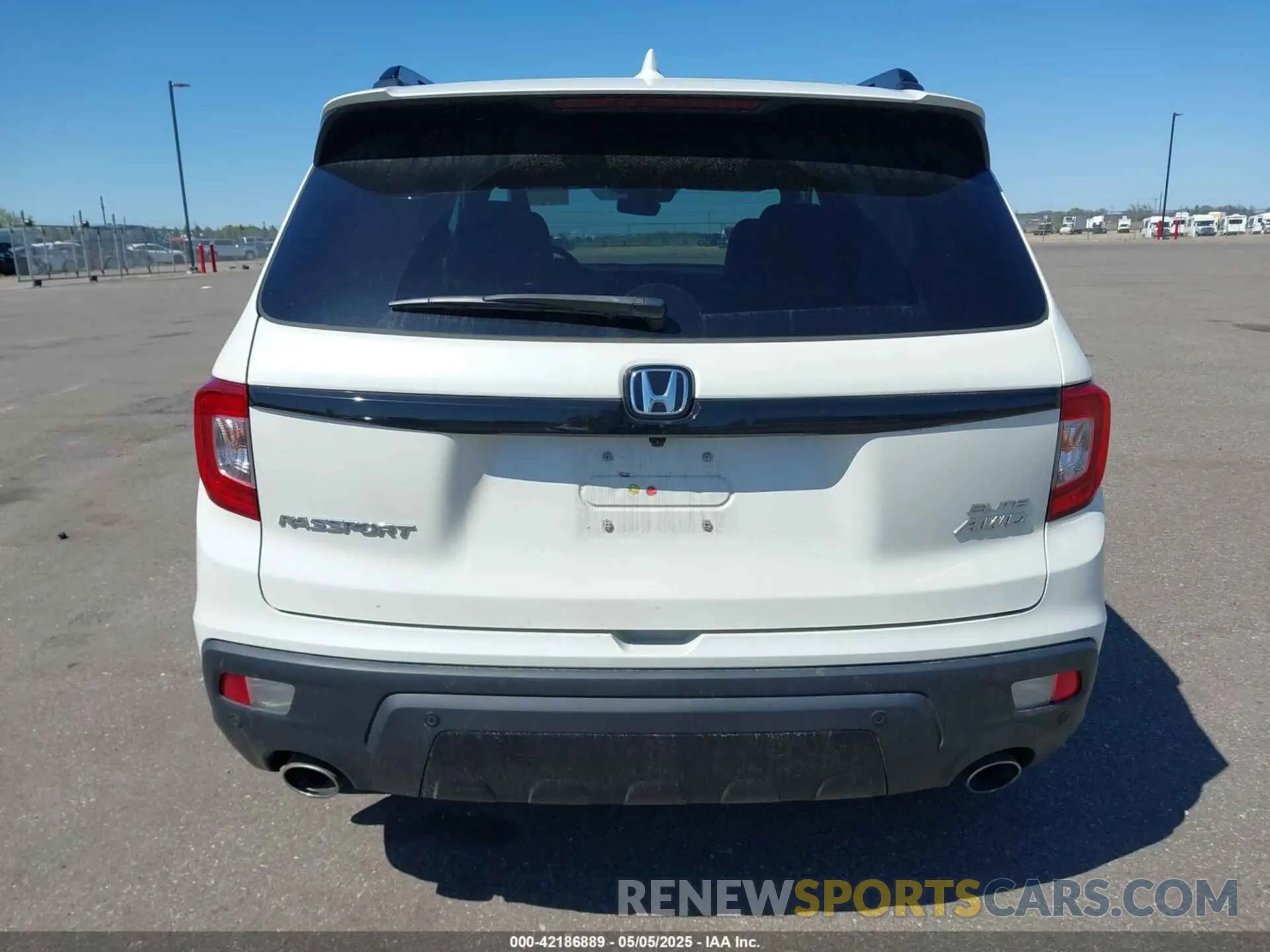 16 Photograph of a damaged car 5FNYF8H00KB006986 HONDA PASSPORT 2019