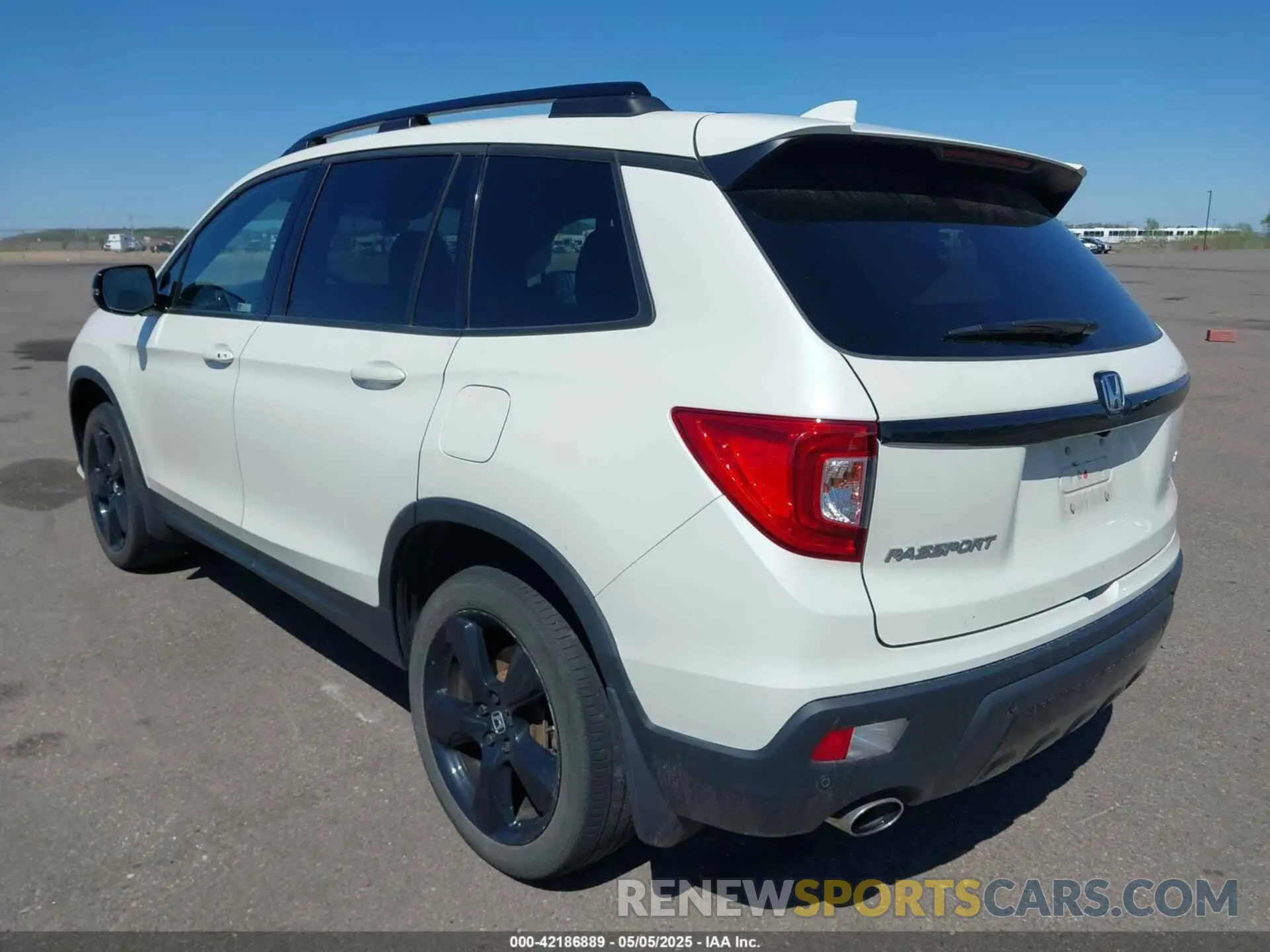3 Photograph of a damaged car 5FNYF8H00KB006986 HONDA PASSPORT 2019