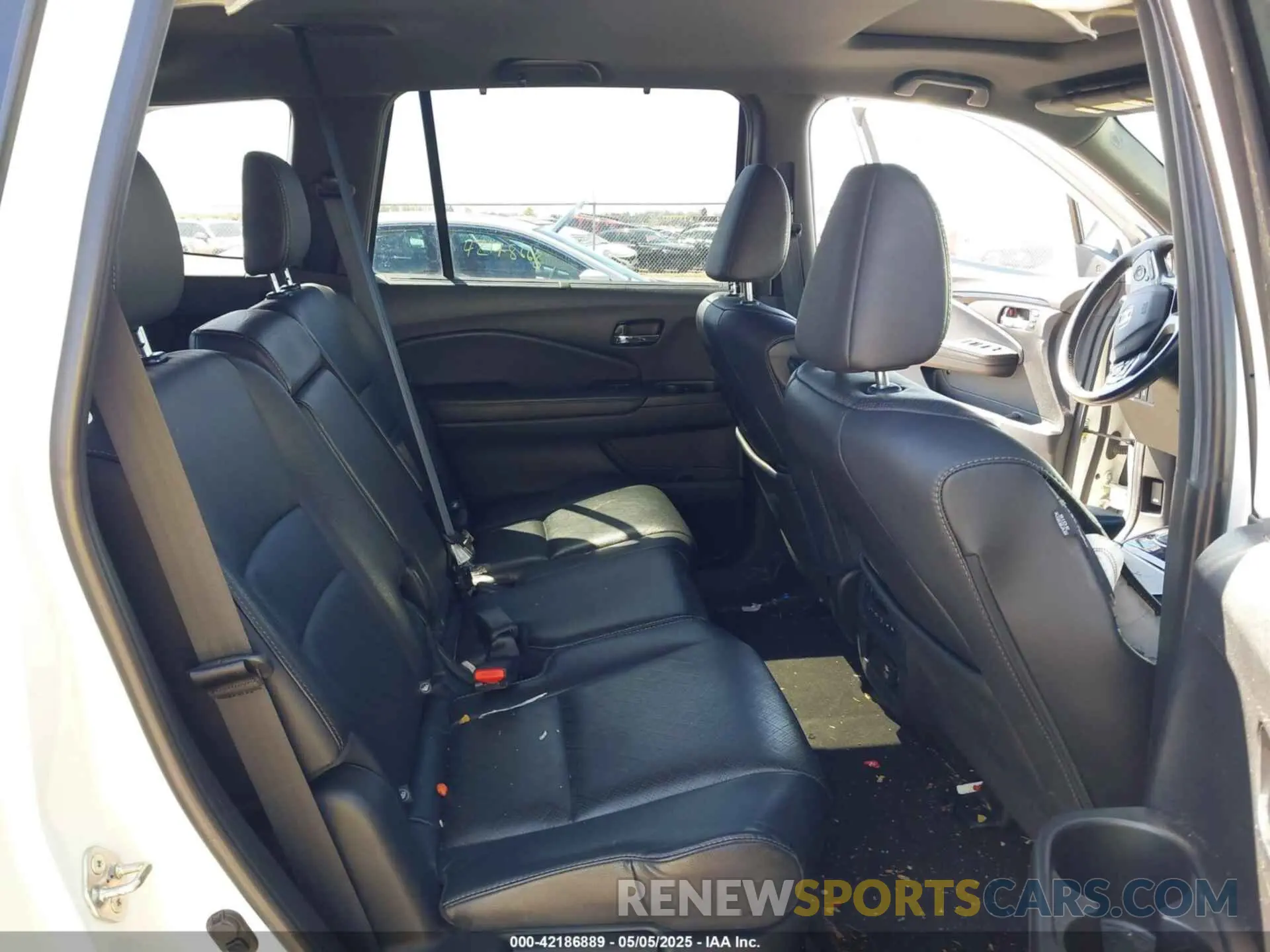 8 Photograph of a damaged car 5FNYF8H00KB006986 HONDA PASSPORT 2019