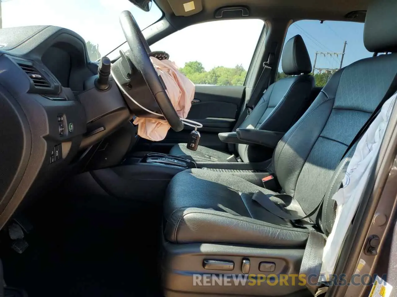 7 Photograph of a damaged car 5FNYF8H02KB004625 HONDA PASSPORT 2019