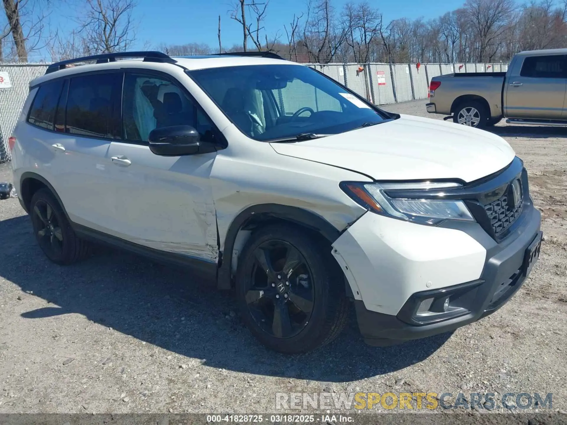 1 Photograph of a damaged car 5FNYF8H04KB005307 HONDA PASSPORT 2019
