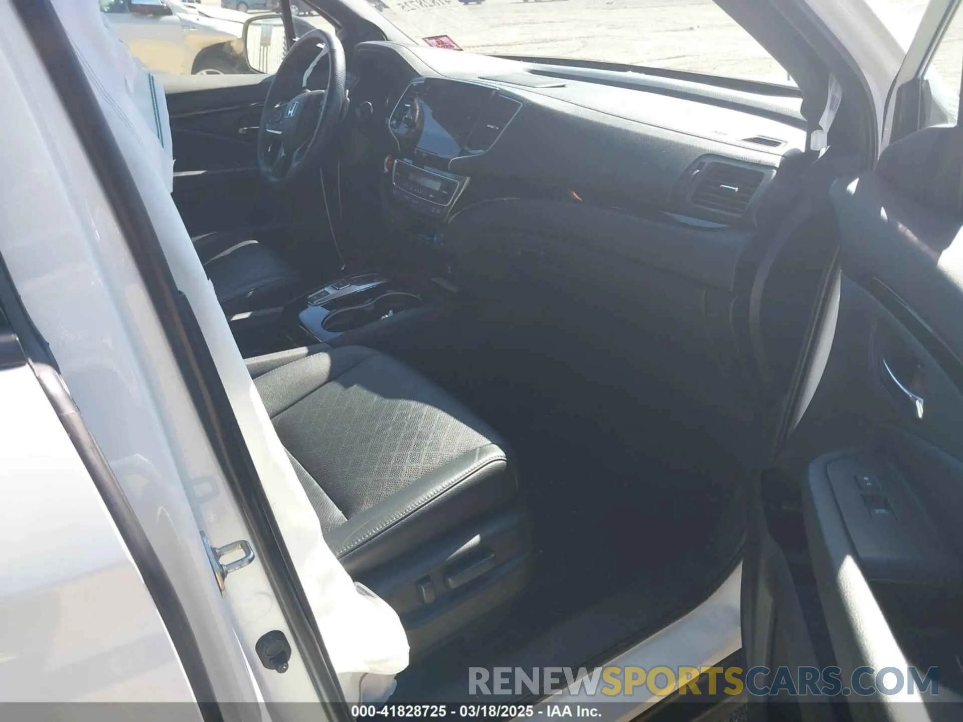 5 Photograph of a damaged car 5FNYF8H04KB005307 HONDA PASSPORT 2019