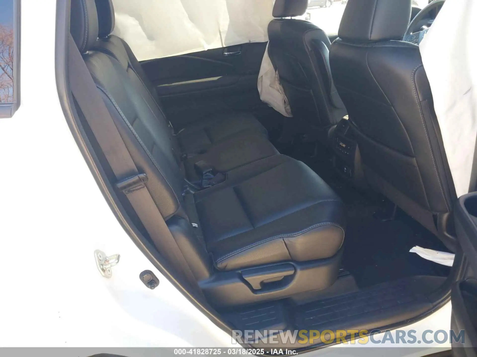 8 Photograph of a damaged car 5FNYF8H04KB005307 HONDA PASSPORT 2019