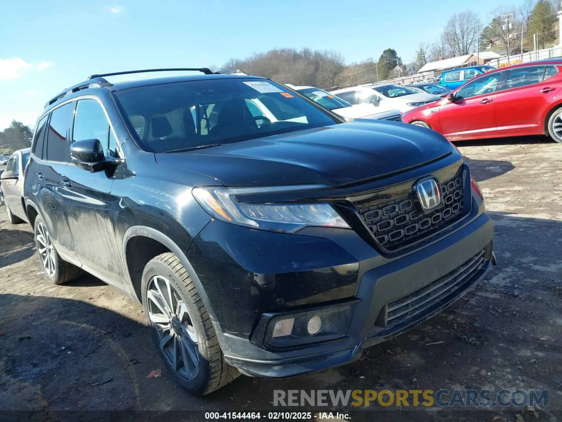 1 Photograph of a damaged car 5FNYF8H07KB014647 HONDA PASSPORT 2019