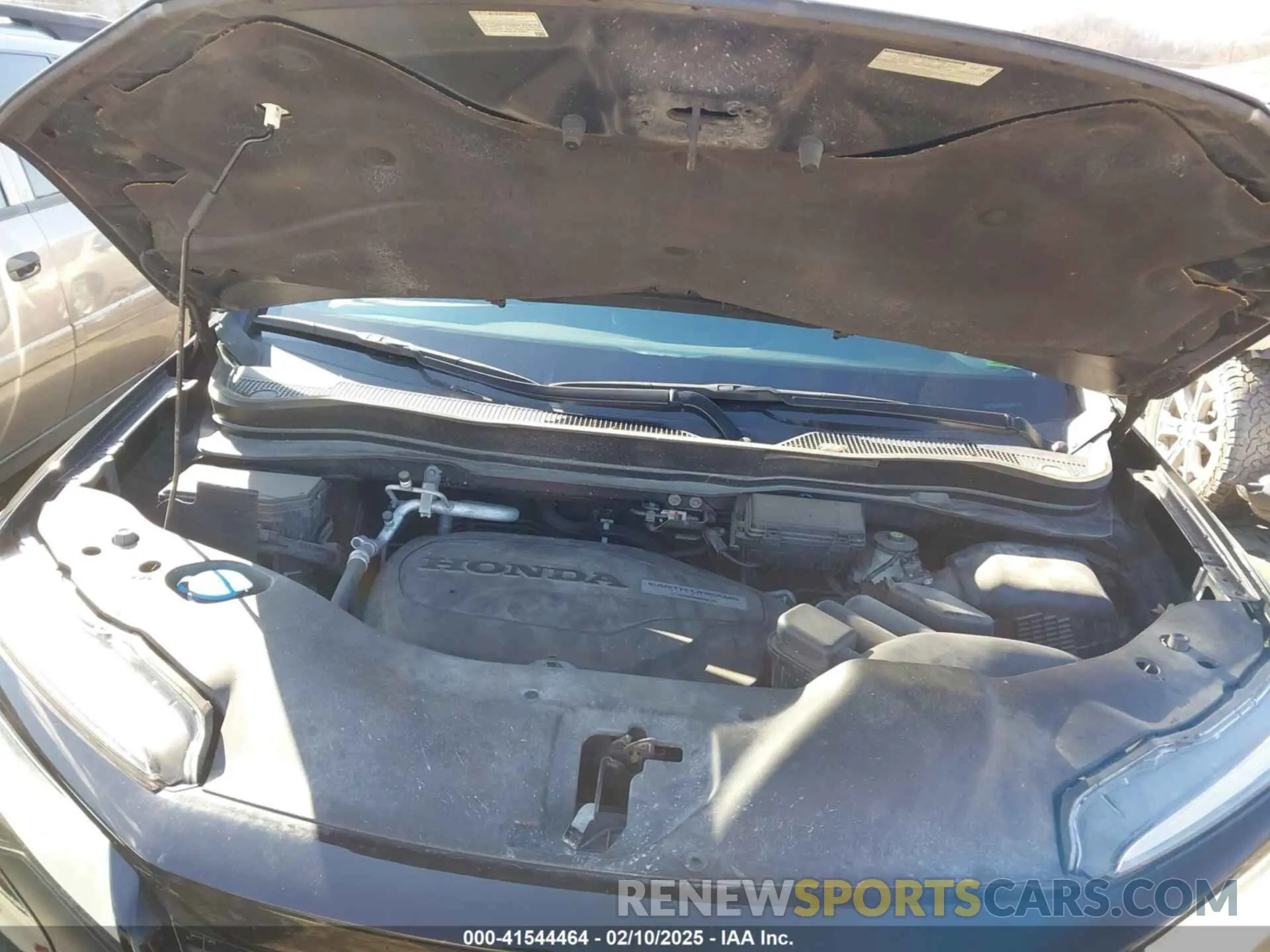 10 Photograph of a damaged car 5FNYF8H07KB014647 HONDA PASSPORT 2019