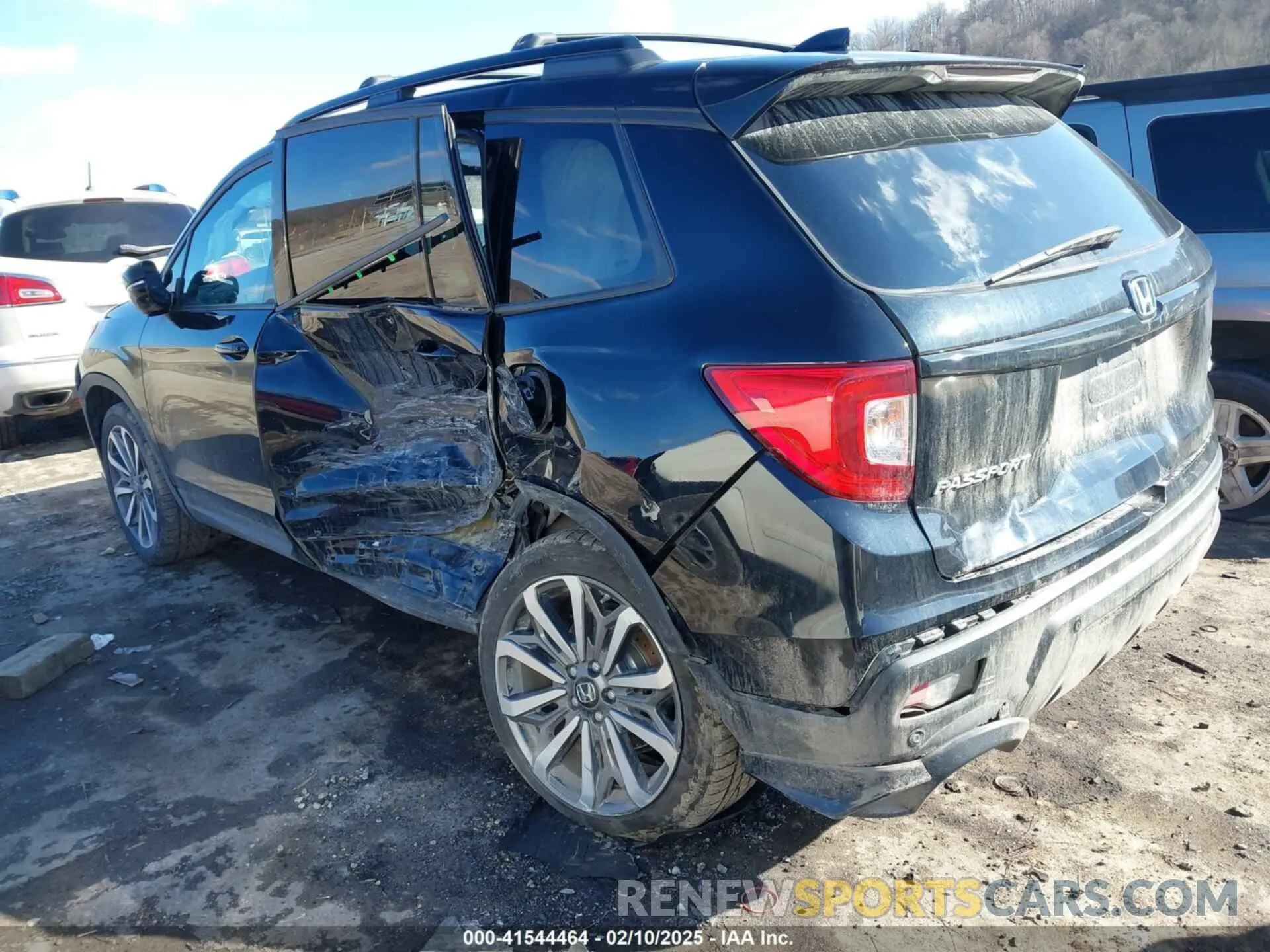 3 Photograph of a damaged car 5FNYF8H07KB014647 HONDA PASSPORT 2019