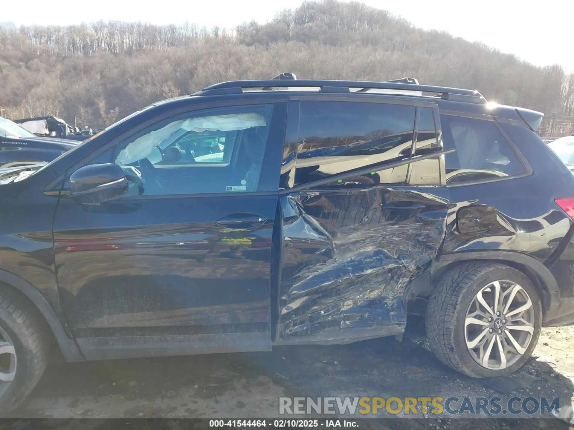 6 Photograph of a damaged car 5FNYF8H07KB014647 HONDA PASSPORT 2019