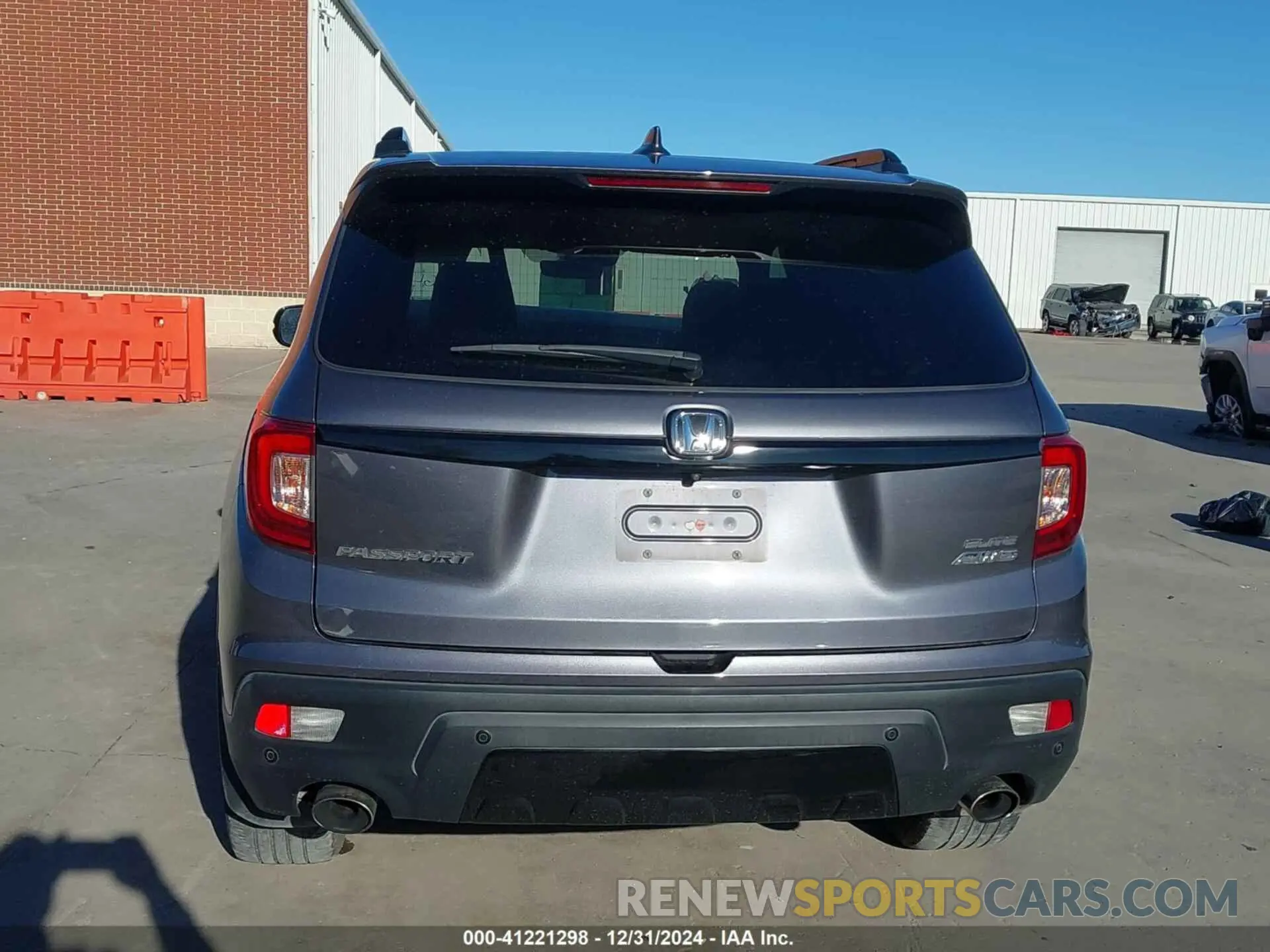 17 Photograph of a damaged car 5FNYF8H07KB015720 HONDA PASSPORT 2019