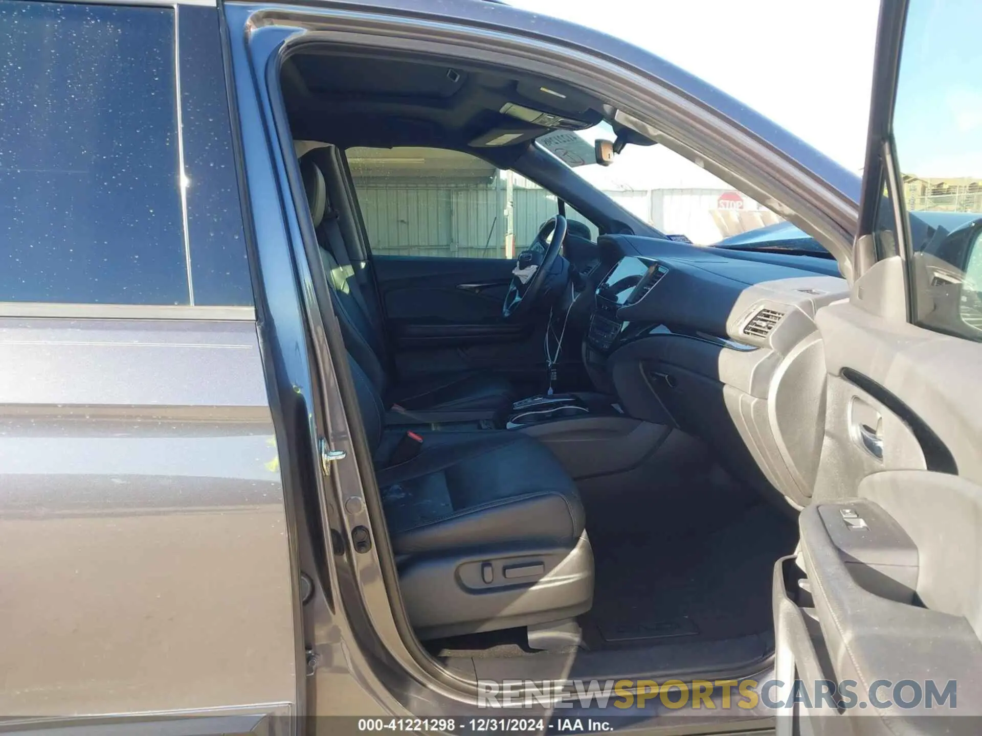 5 Photograph of a damaged car 5FNYF8H07KB015720 HONDA PASSPORT 2019