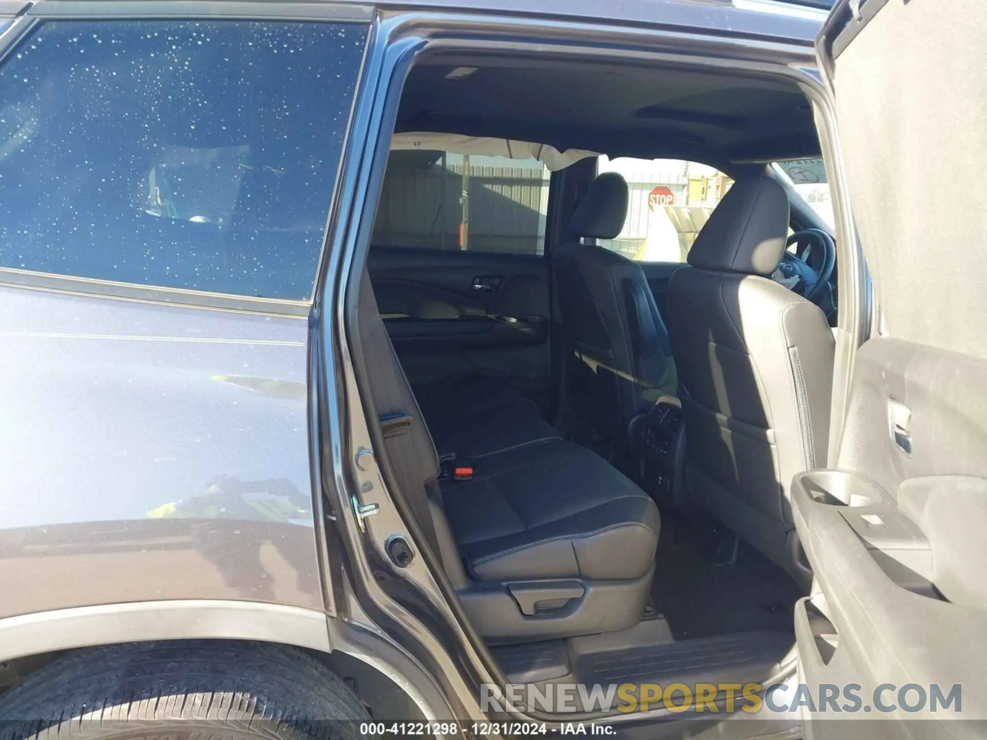 8 Photograph of a damaged car 5FNYF8H07KB015720 HONDA PASSPORT 2019