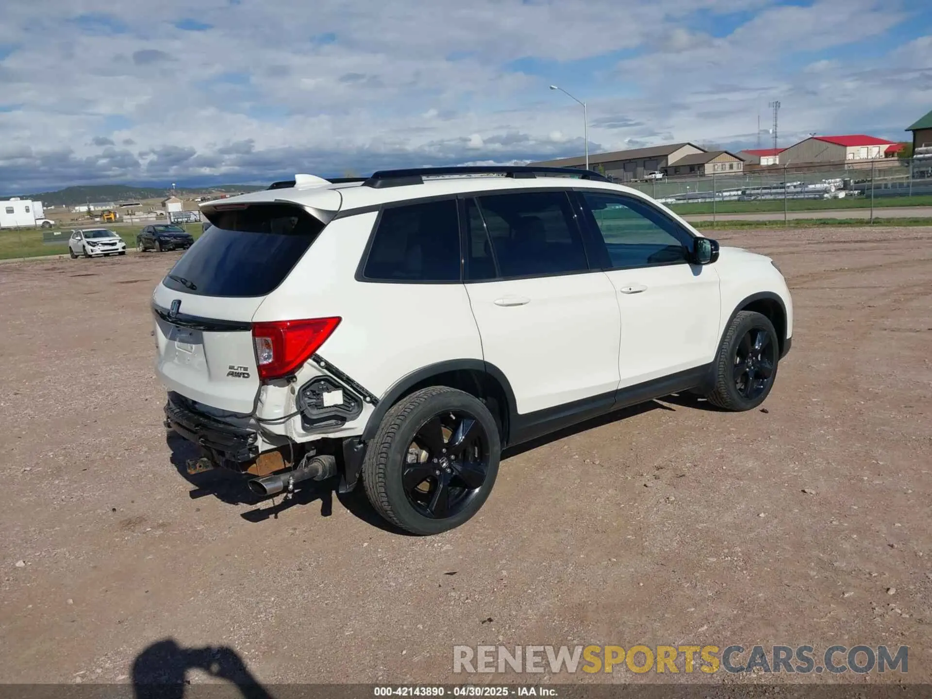 4 Photograph of a damaged car 5FNYF8H0XKB001472 HONDA PASSPORT 2019