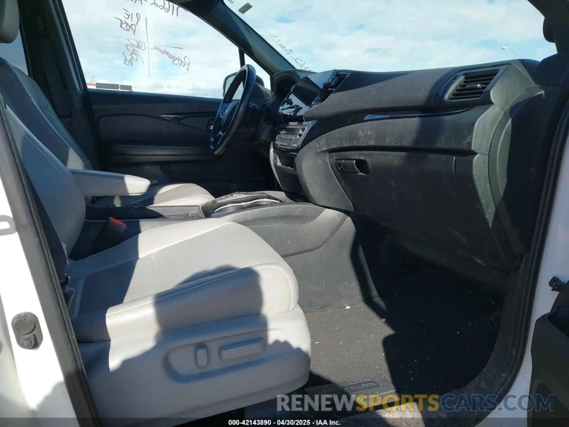 5 Photograph of a damaged car 5FNYF8H0XKB001472 HONDA PASSPORT 2019