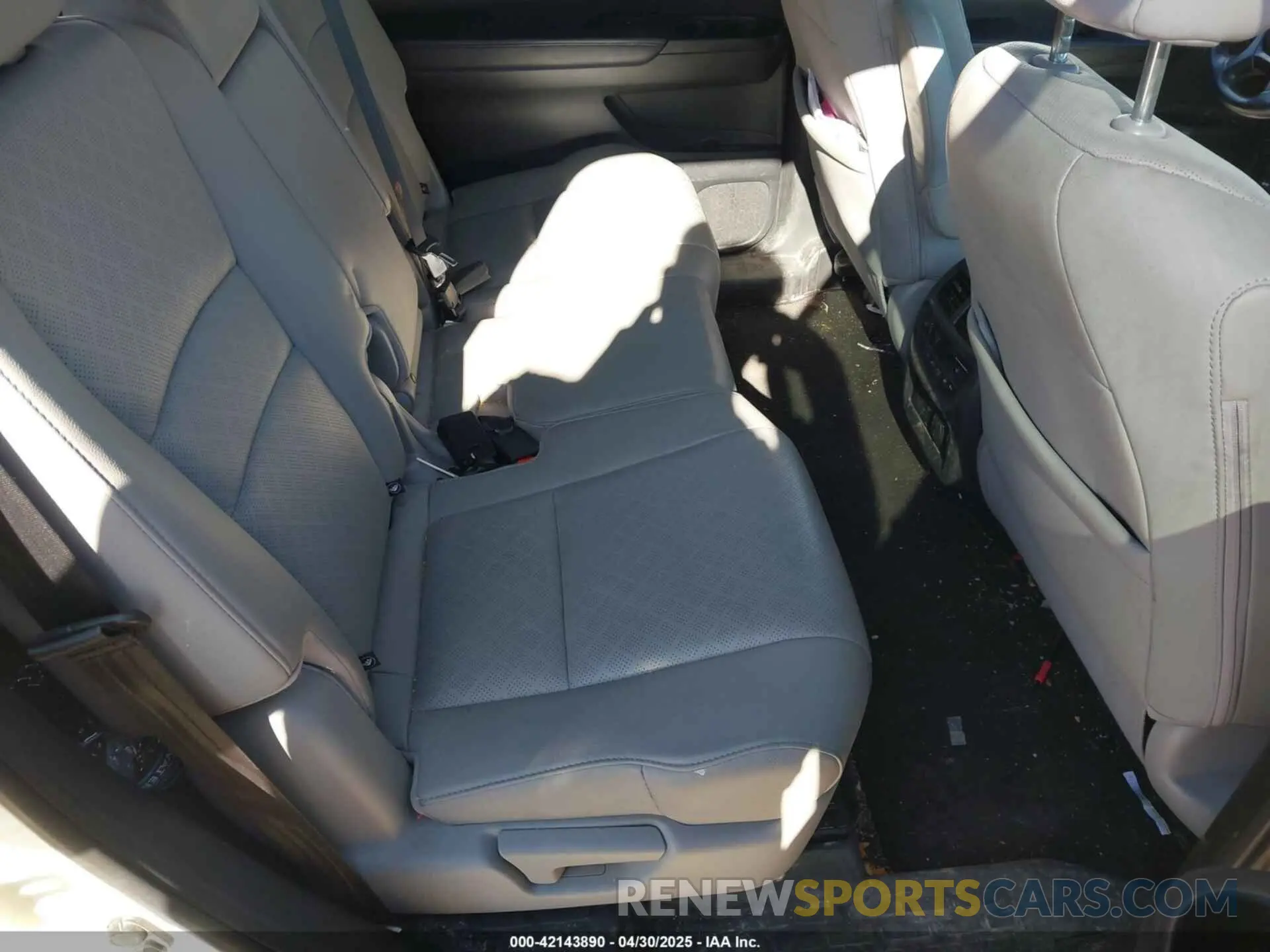 8 Photograph of a damaged car 5FNYF8H0XKB001472 HONDA PASSPORT 2019