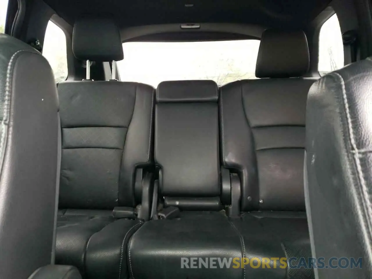 10 Photograph of a damaged car 5FNYF8H0XKB008356 HONDA PASSPORT 2019