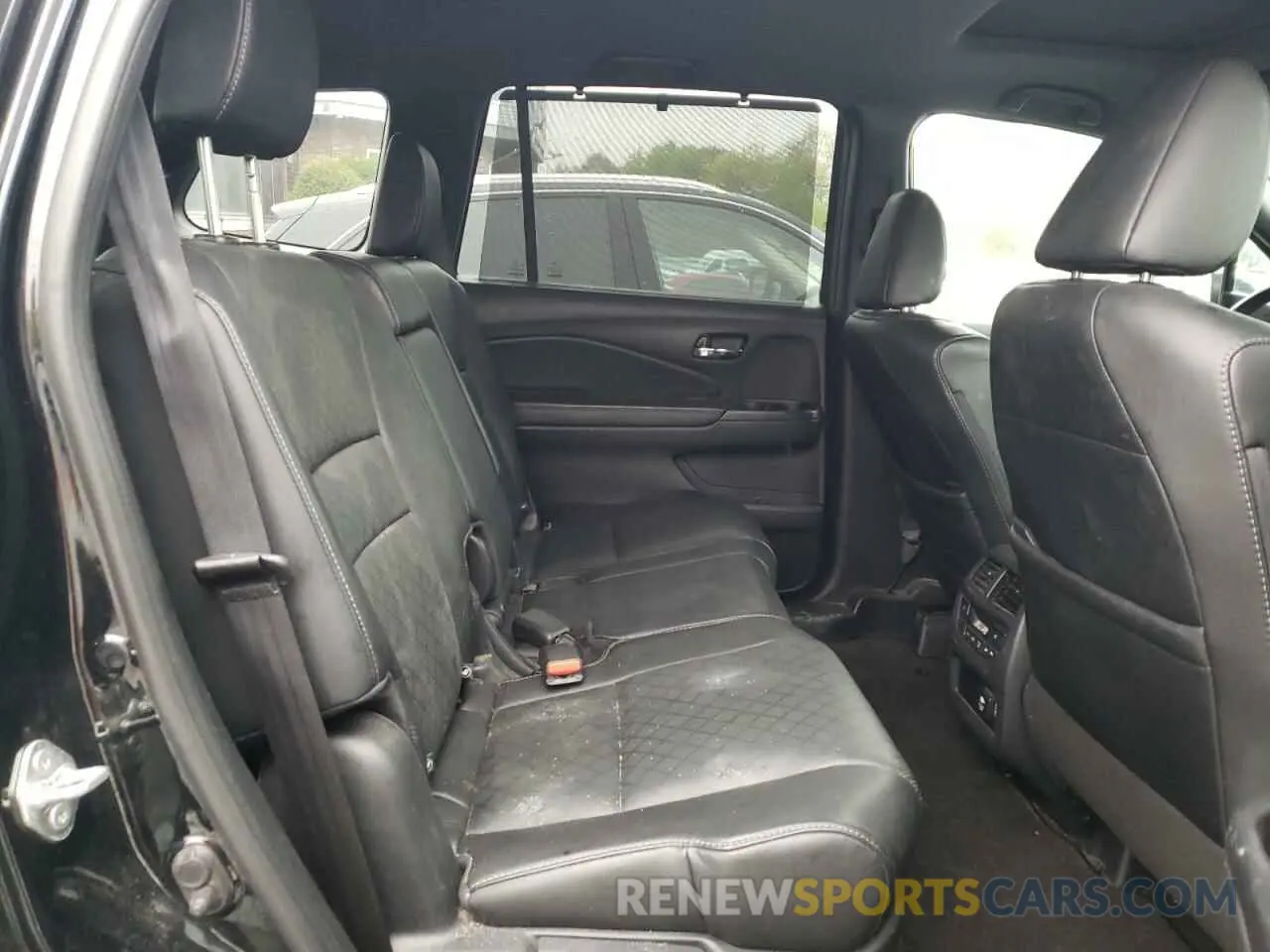 11 Photograph of a damaged car 5FNYF8H0XKB008356 HONDA PASSPORT 2019