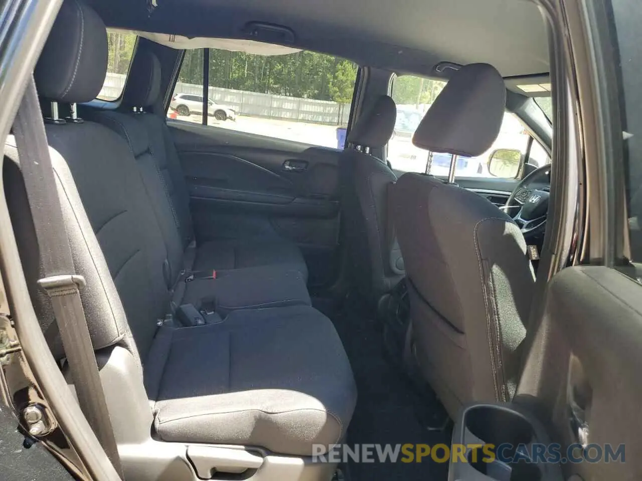 11 Photograph of a damaged car 5FNYF8H20KB022512 HONDA PASSPORT 2019