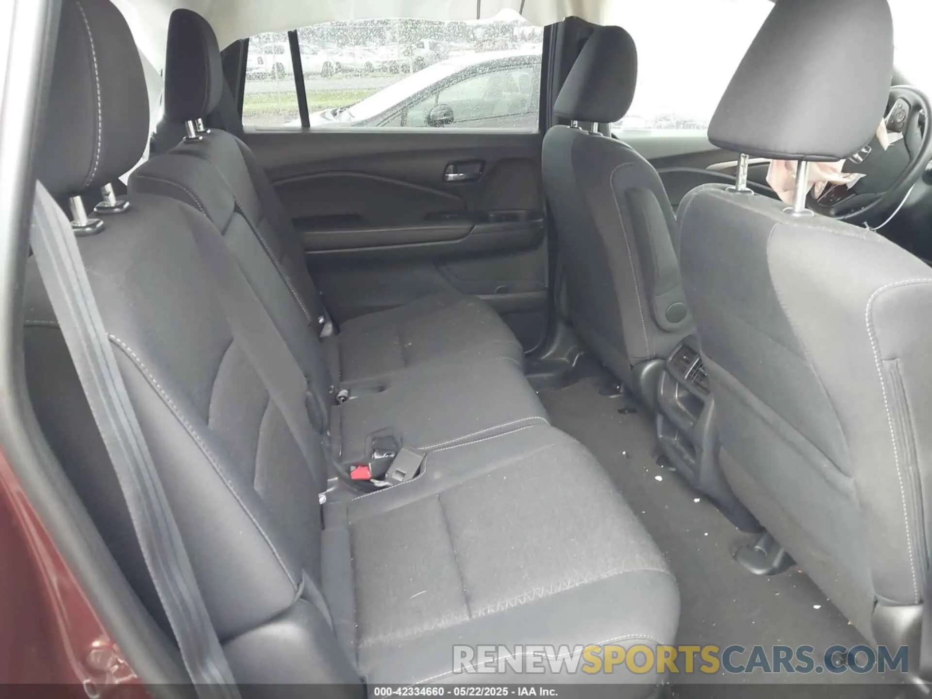 8 Photograph of a damaged car 5FNYF8H21KB010014 HONDA PASSPORT 2019