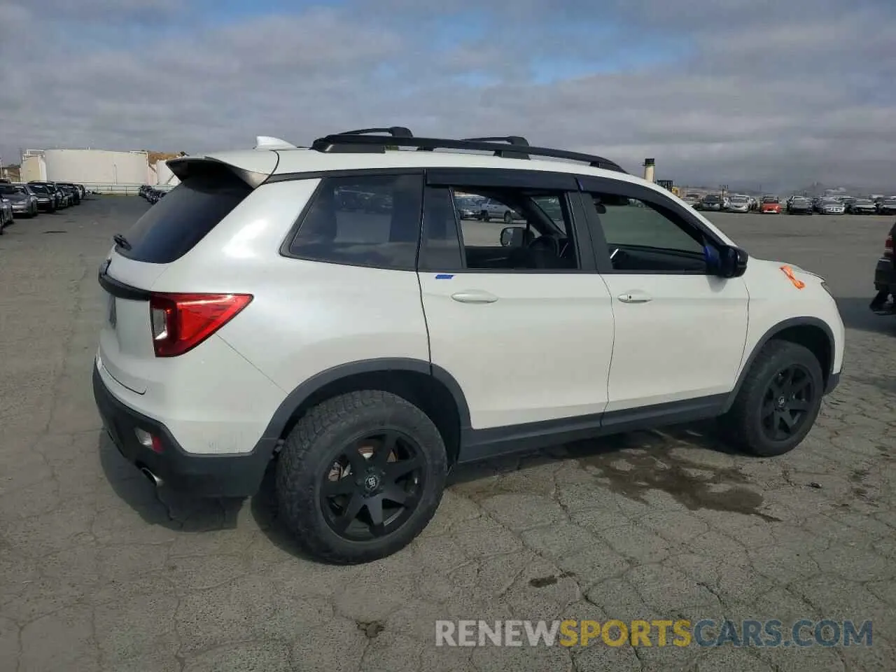 3 Photograph of a damaged car 5FNYF8H22KB016114 HONDA PASSPORT 2019