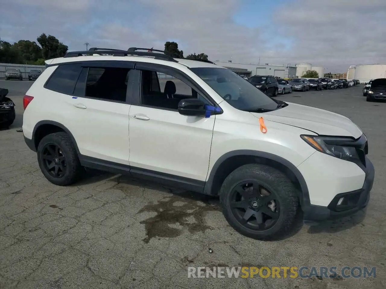 4 Photograph of a damaged car 5FNYF8H22KB016114 HONDA PASSPORT 2019