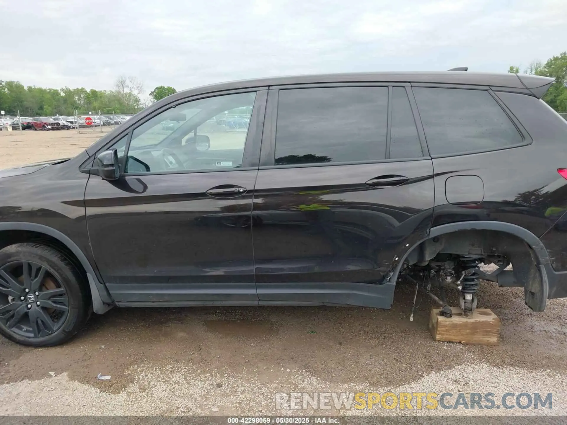 14 Photograph of a damaged car 5FNYF8H23KB025307 HONDA PASSPORT 2019