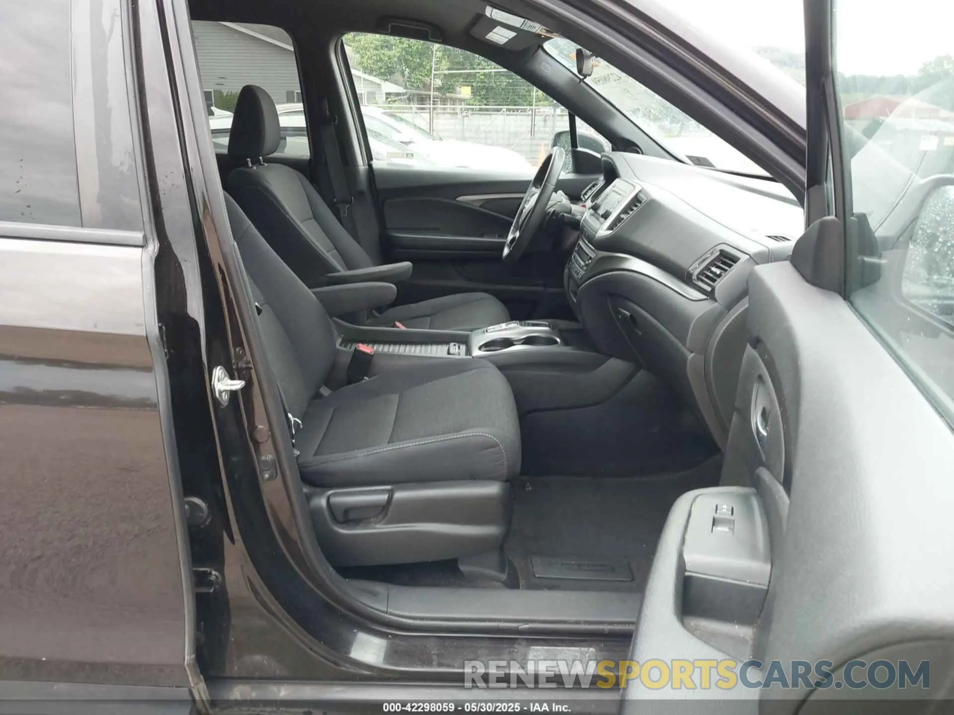 5 Photograph of a damaged car 5FNYF8H23KB025307 HONDA PASSPORT 2019