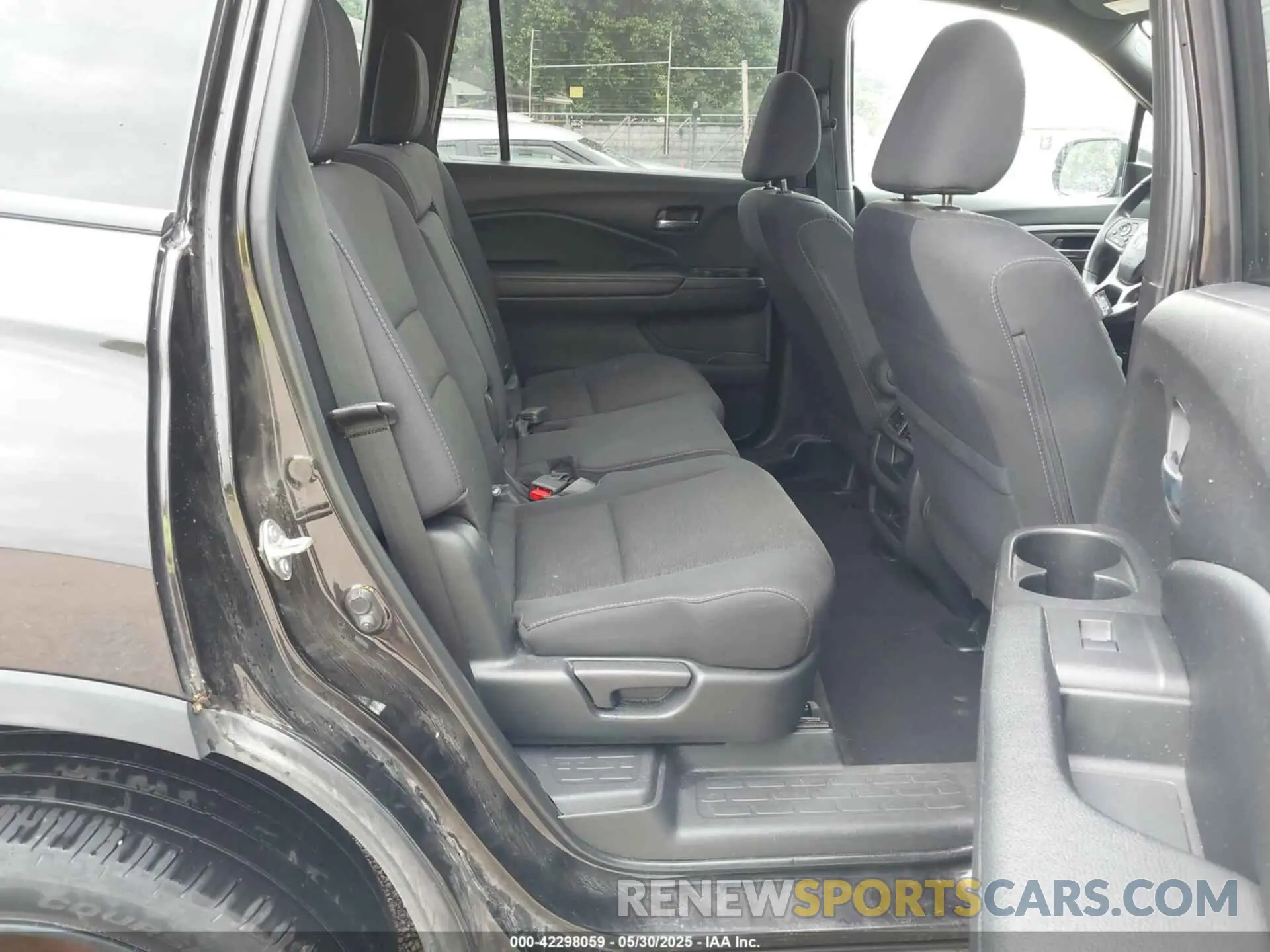 8 Photograph of a damaged car 5FNYF8H23KB025307 HONDA PASSPORT 2019
