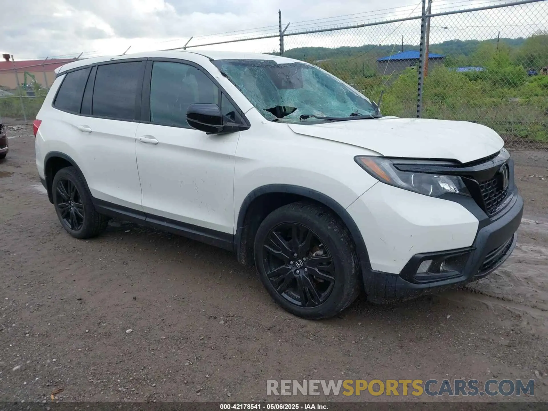 1 Photograph of a damaged car 5FNYF8H28KB010303 HONDA PASSPORT 2019