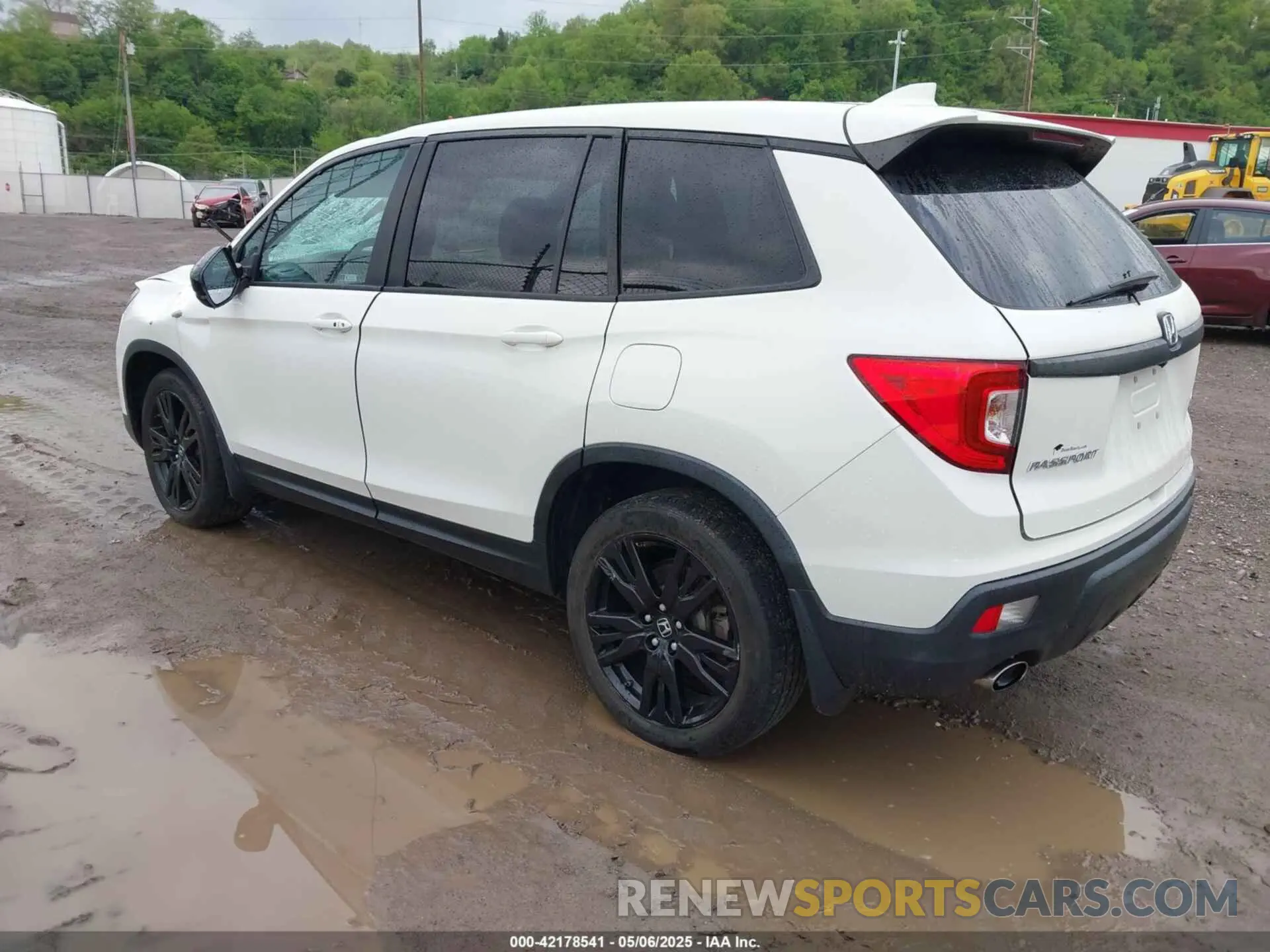 3 Photograph of a damaged car 5FNYF8H28KB010303 HONDA PASSPORT 2019