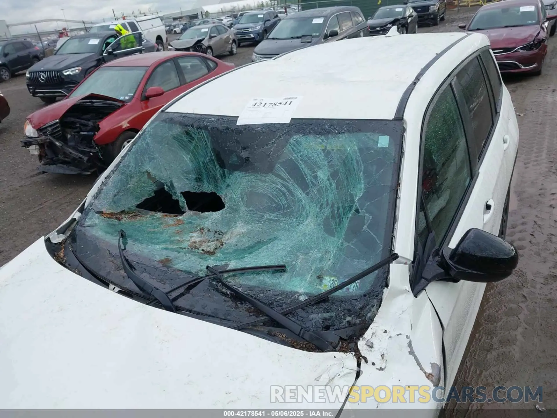 6 Photograph of a damaged car 5FNYF8H28KB010303 HONDA PASSPORT 2019