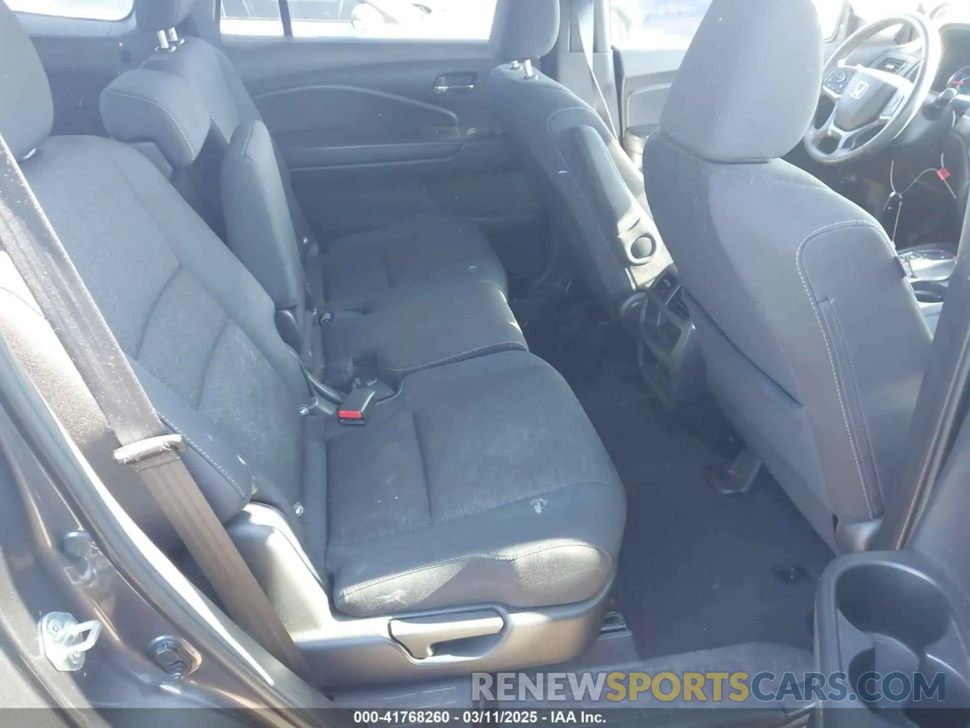 8 Photograph of a damaged car 5FNYF8H29KB018474 HONDA PASSPORT 2019