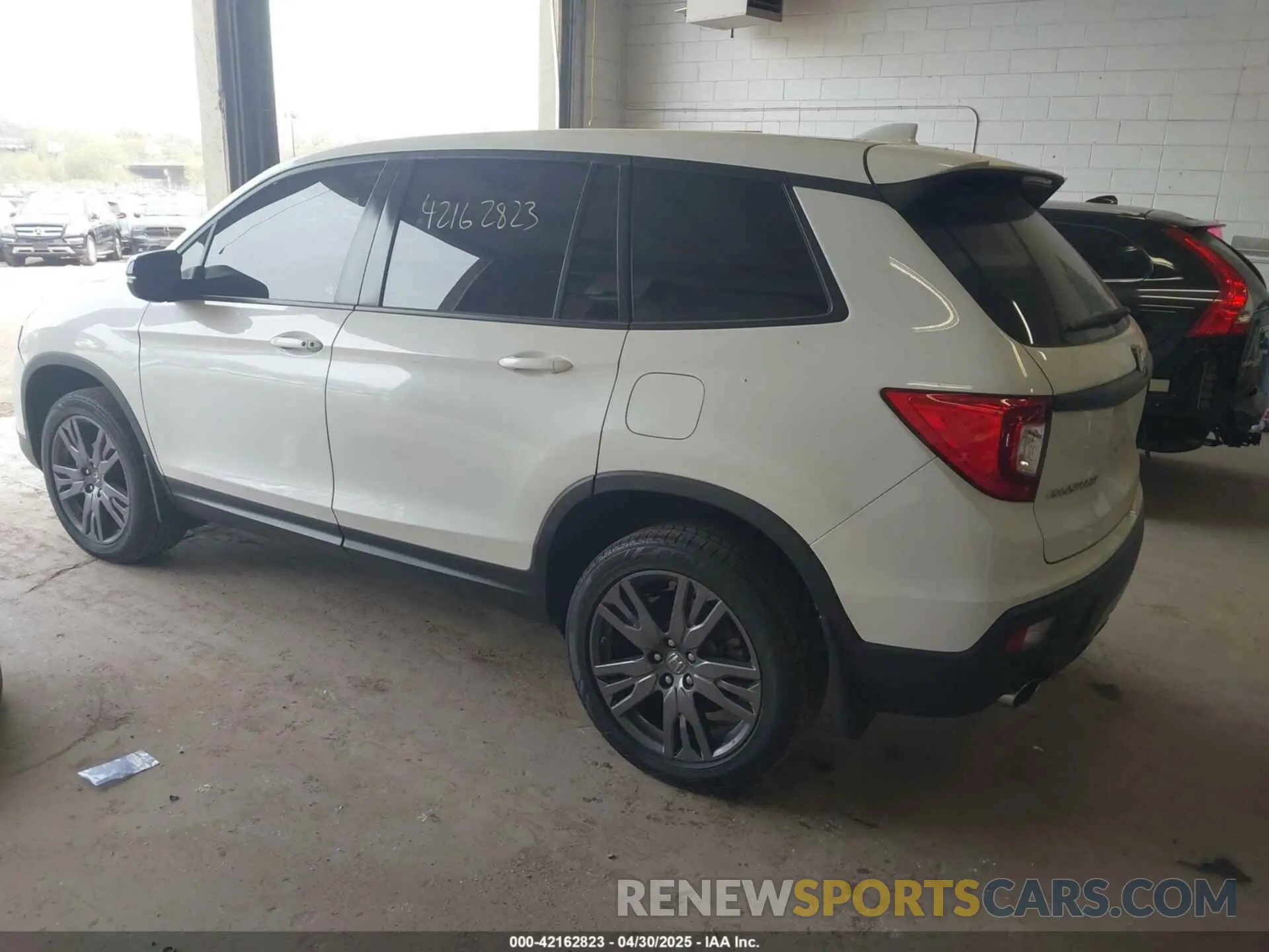 3 Photograph of a damaged car 5FNYF8H51KB028703 HONDA PASSPORT 2019