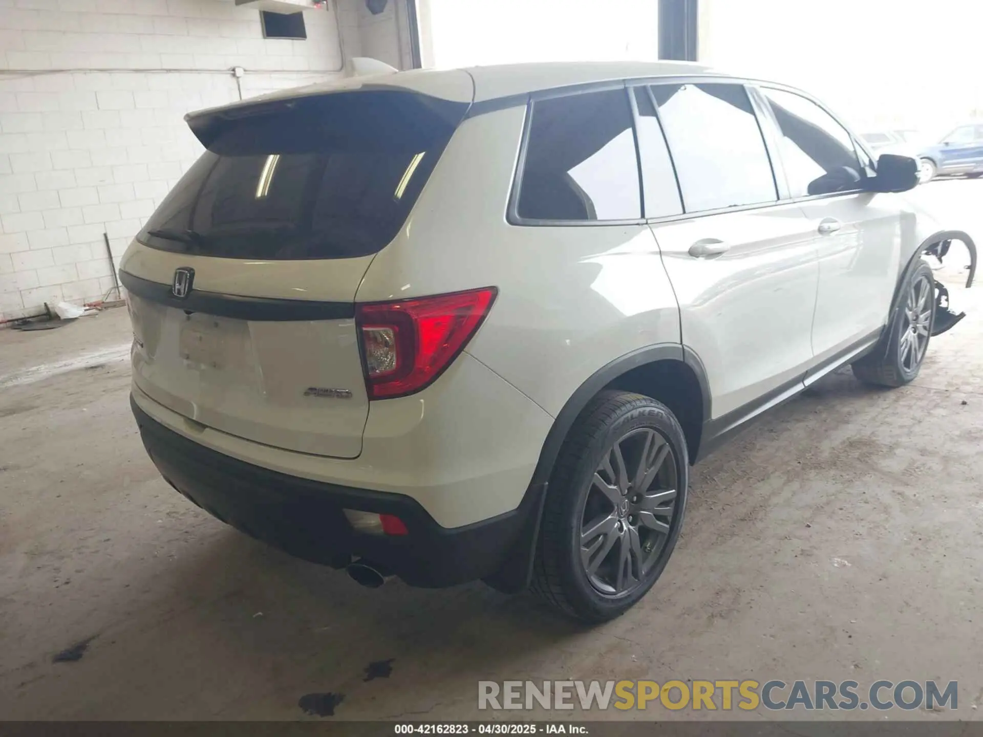 4 Photograph of a damaged car 5FNYF8H51KB028703 HONDA PASSPORT 2019