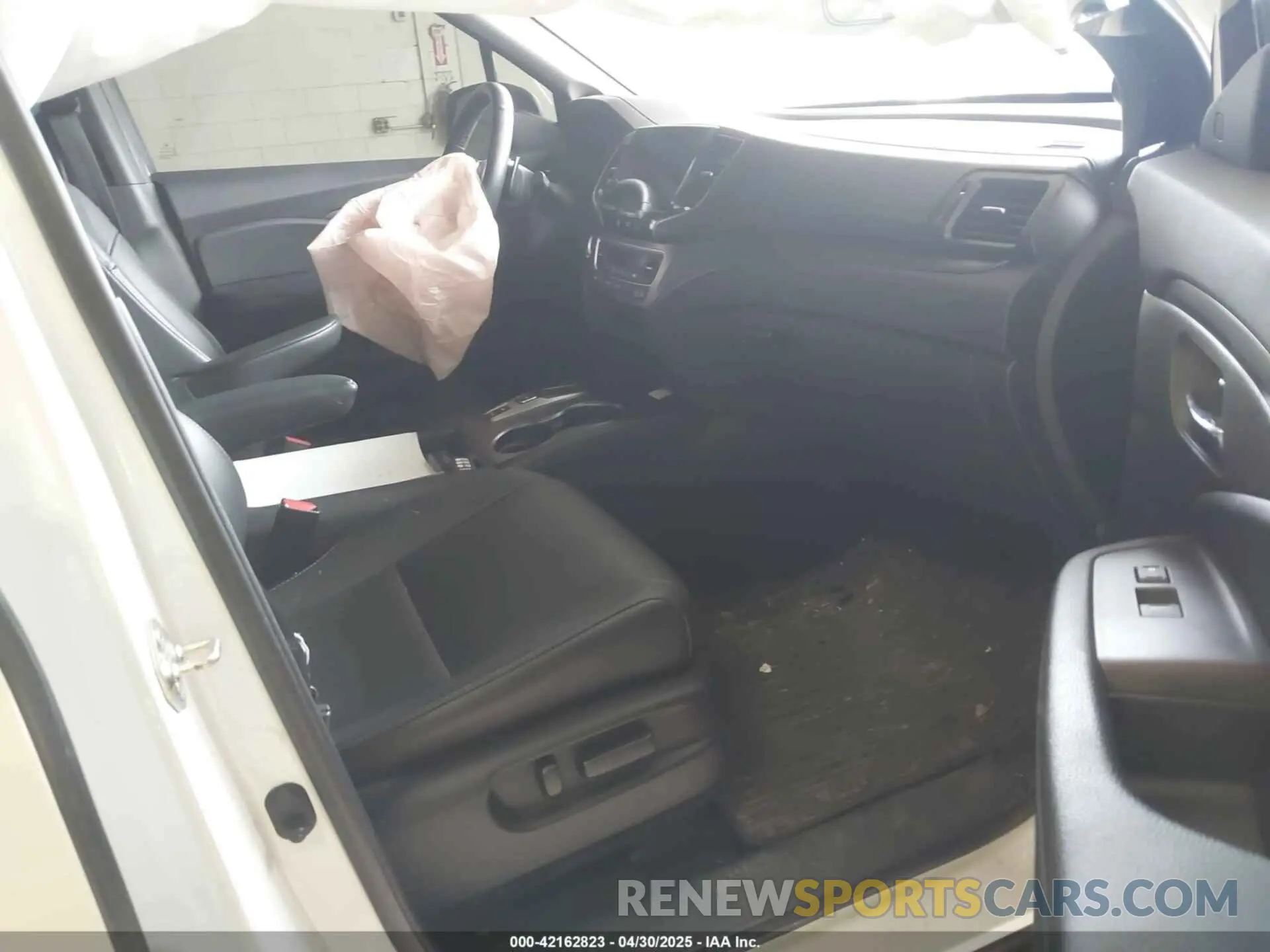 5 Photograph of a damaged car 5FNYF8H51KB028703 HONDA PASSPORT 2019