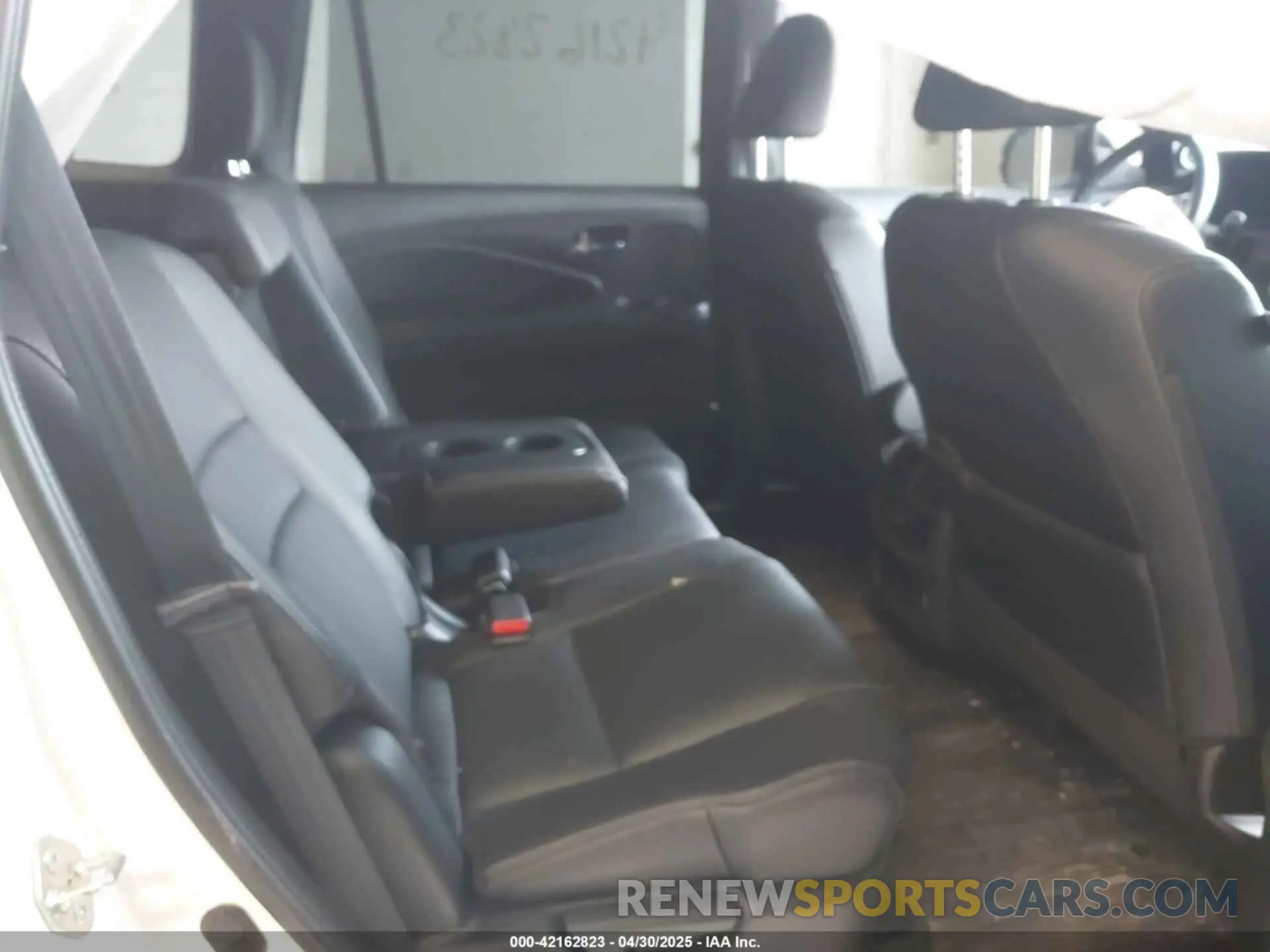 8 Photograph of a damaged car 5FNYF8H51KB028703 HONDA PASSPORT 2019