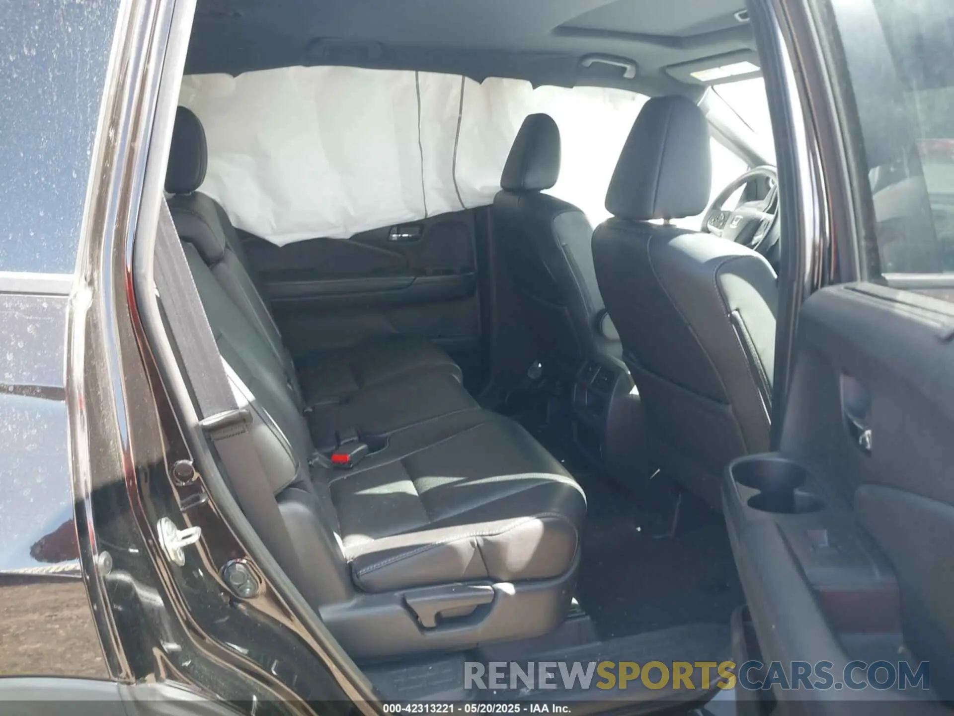 8 Photograph of a damaged car 5FNYF8H53KB014978 HONDA PASSPORT 2019