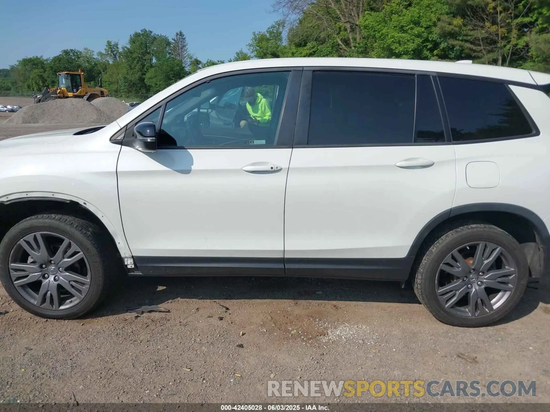 15 Photograph of a damaged car 5FNYF8H56KB029748 HONDA PASSPORT 2019