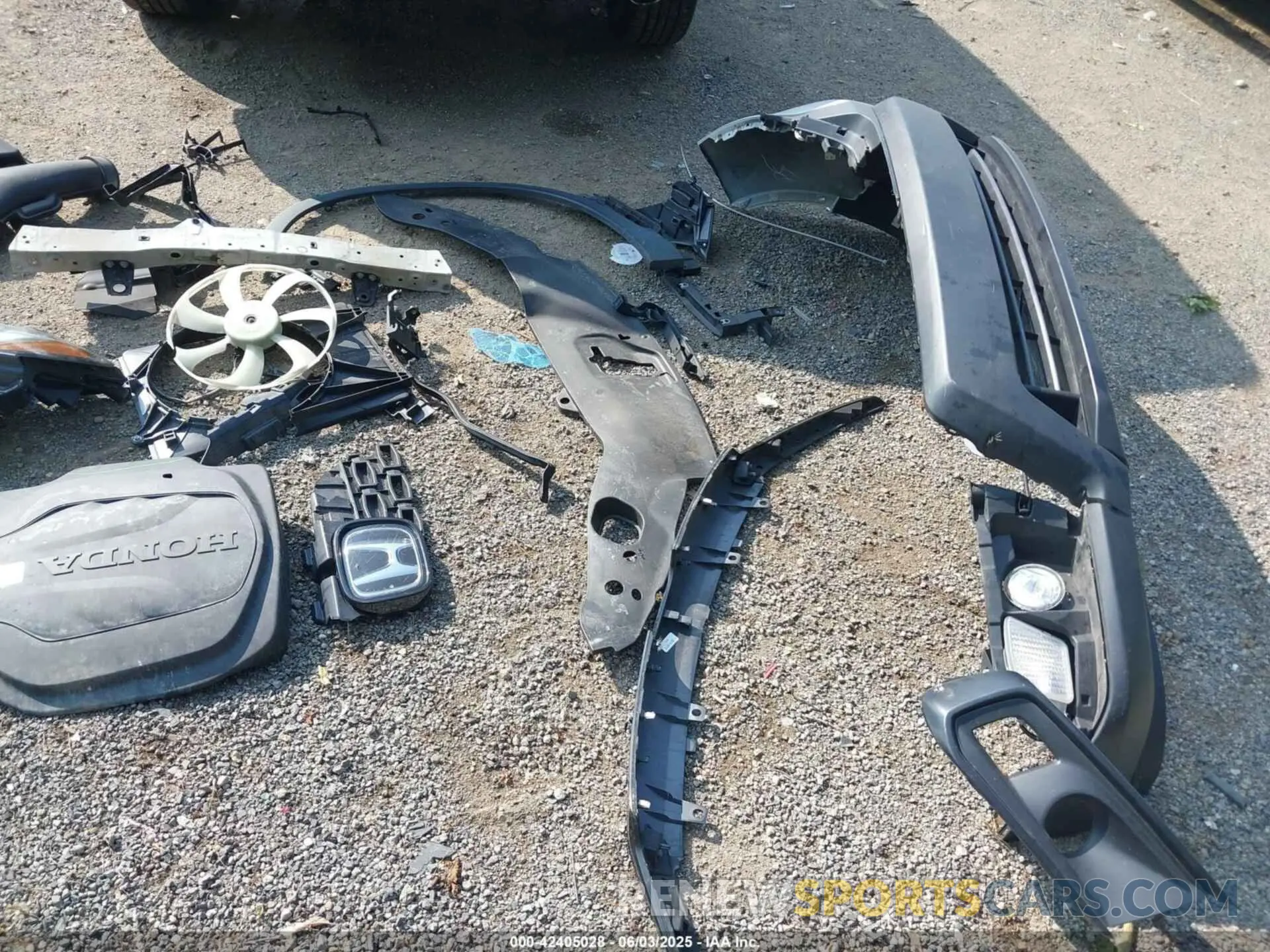 18 Photograph of a damaged car 5FNYF8H56KB029748 HONDA PASSPORT 2019