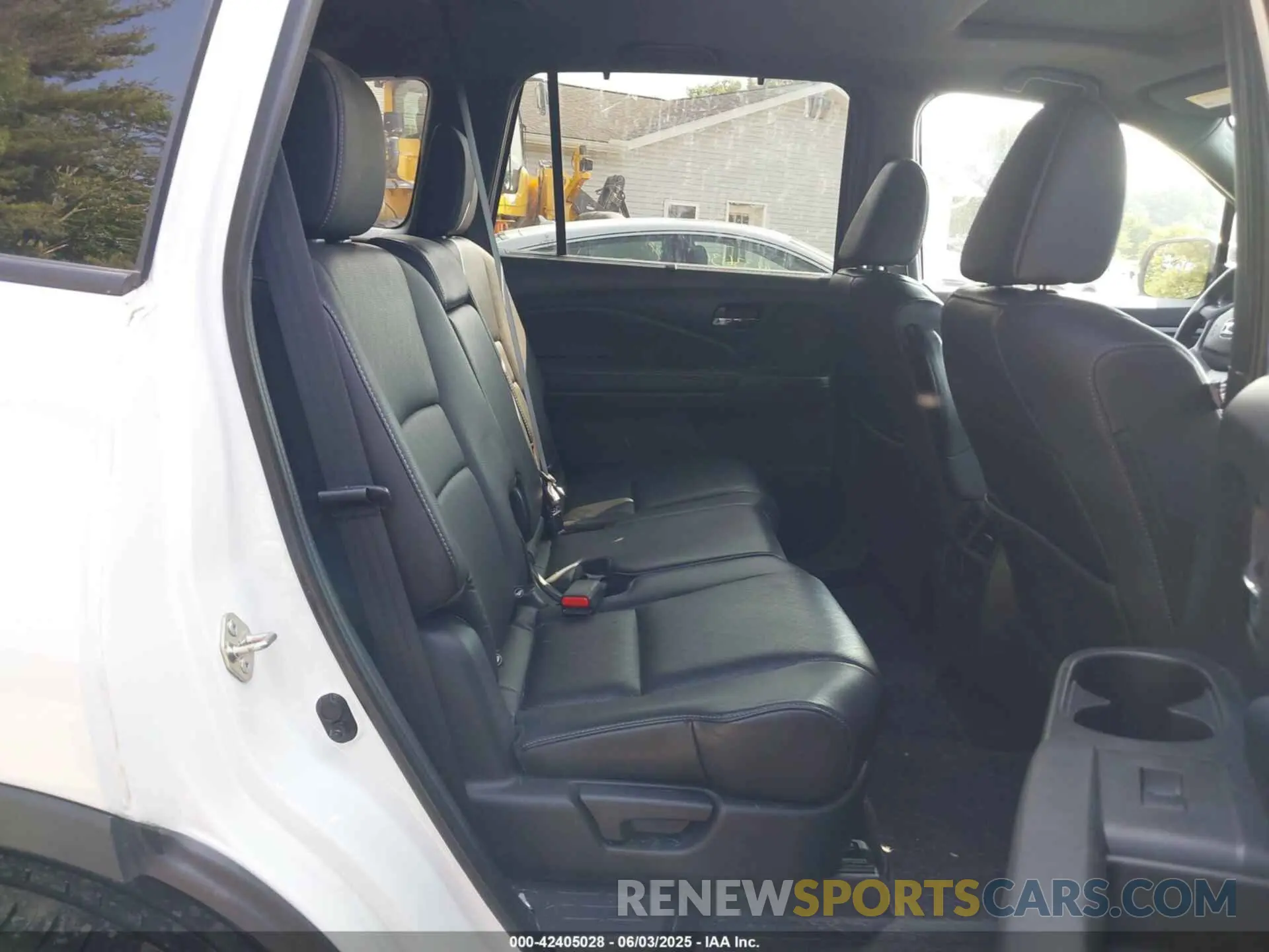 8 Photograph of a damaged car 5FNYF8H56KB029748 HONDA PASSPORT 2019