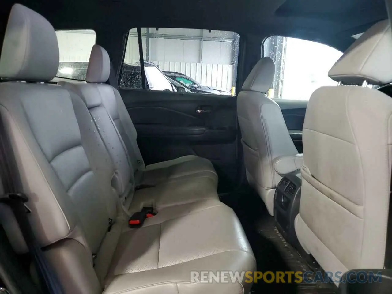 11 Photograph of a damaged car 5FNYF8H59KB019053 HONDA PASSPORT 2019