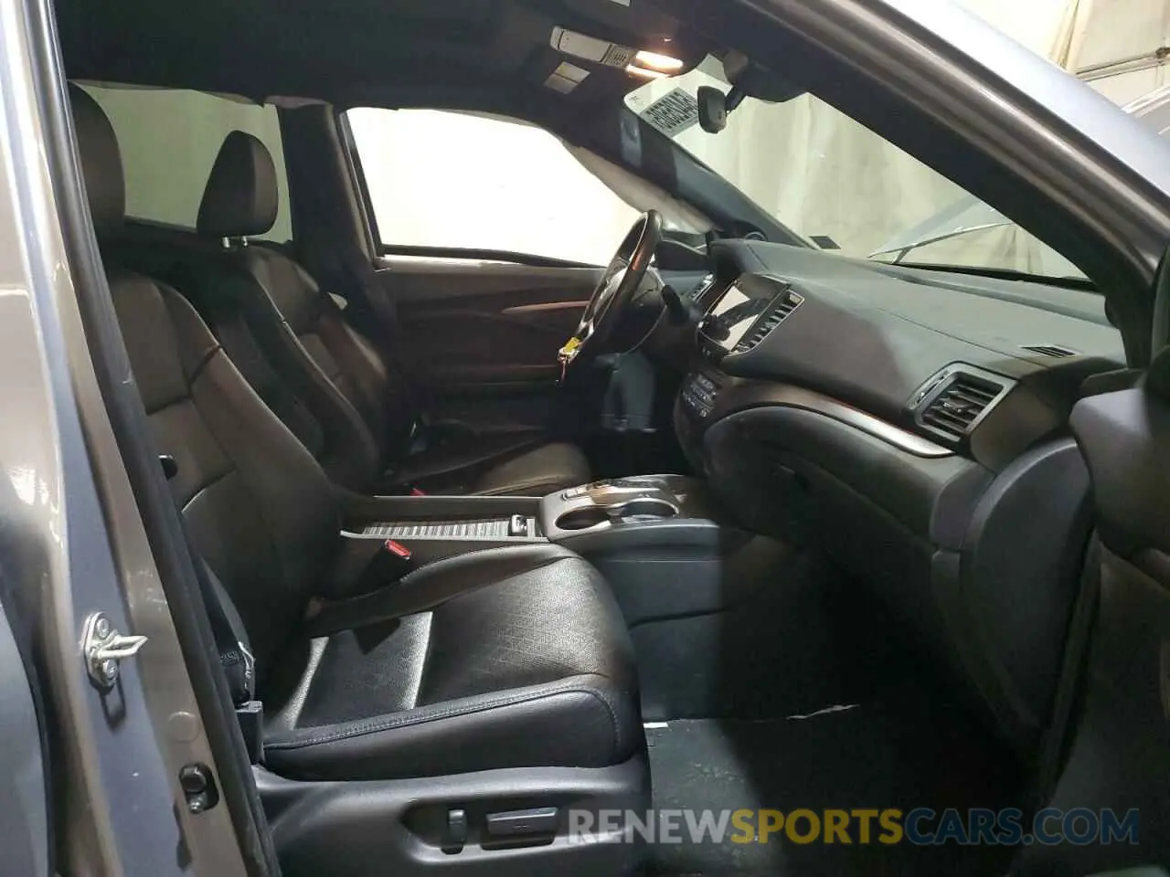 7 Photograph of a damaged car 5FNYF8H59KB019537 HONDA PASSPORT 2019