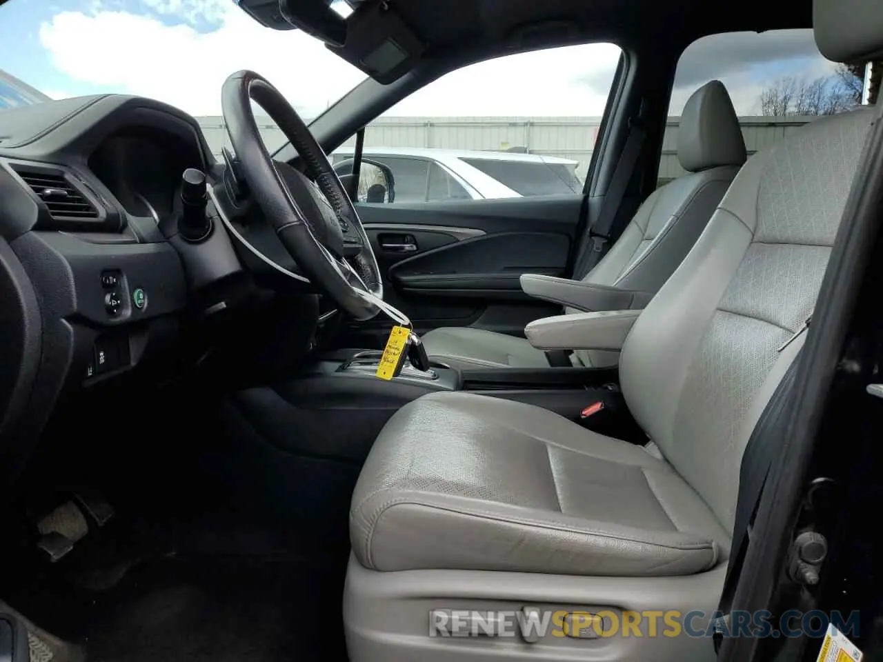 7 Photograph of a damaged car 5FNYF8H59KB027590 HONDA PASSPORT 2019