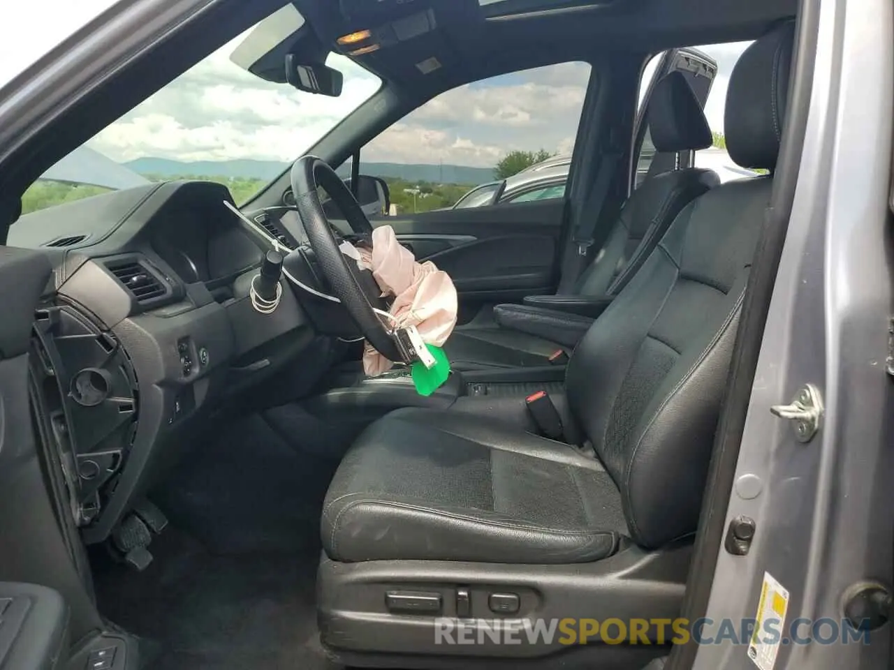 7 Photograph of a damaged car 5FNYF8H5XKB019773 HONDA PASSPORT 2019