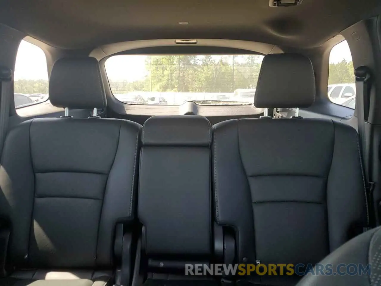 10 Photograph of a damaged car 5FNYF8H93KB007922 HONDA PASSPORT 2019