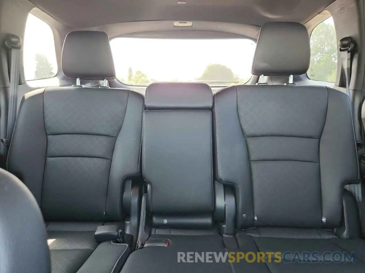 10 Photograph of a damaged car 5FNYF8H93KB018614 HONDA PASSPORT 2019