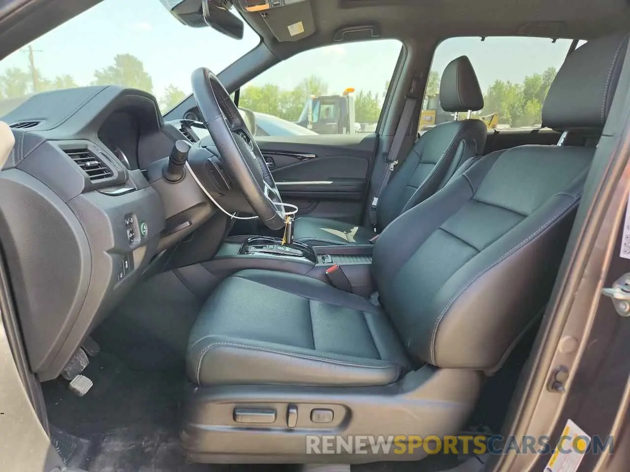 7 Photograph of a damaged car 5FNYF8H93KB018614 HONDA PASSPORT 2019
